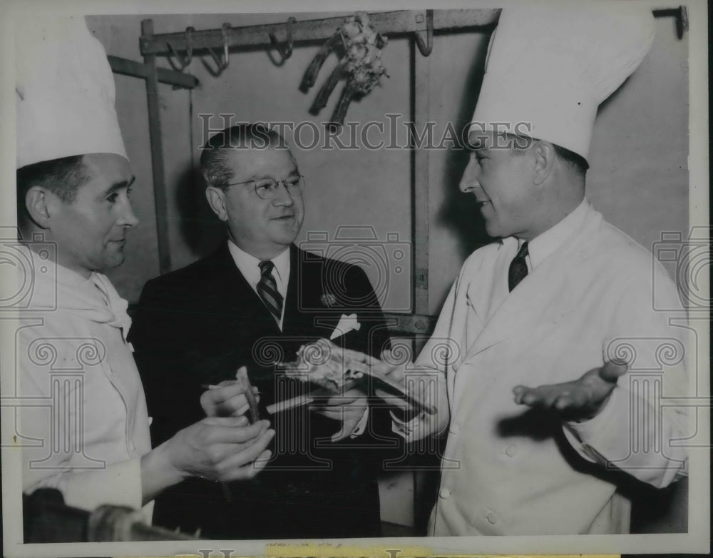 1945 Press Photo Chefs In Kitchen At St Francis Hotel Prepare Food - neb91578 - Historic Images