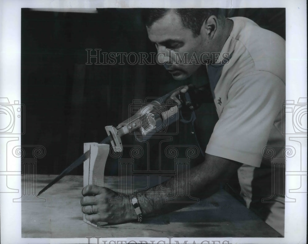 1969 Press Photo Handyman at Power tool Institute Inc in Evanston, Ill.-Historic Images