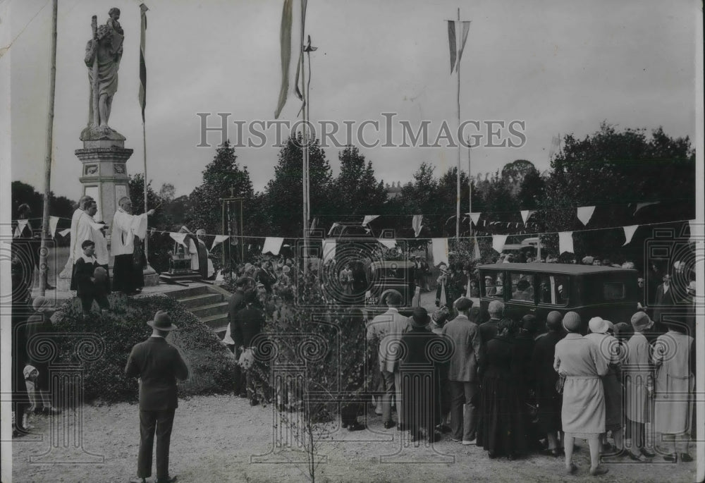 1930 Press Photo Abbe Thuault of Church of St Christope-le-Jajolet Near Paris-Historic Images