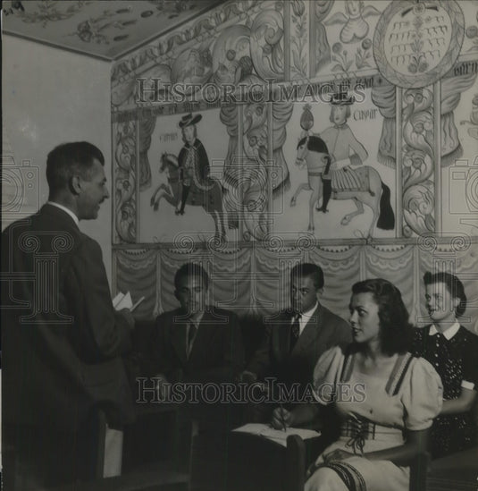 1938 Press Photo Dr. James Stinchcomb at Univ. Pittsburgh's Cathedral Learning - Historic Images