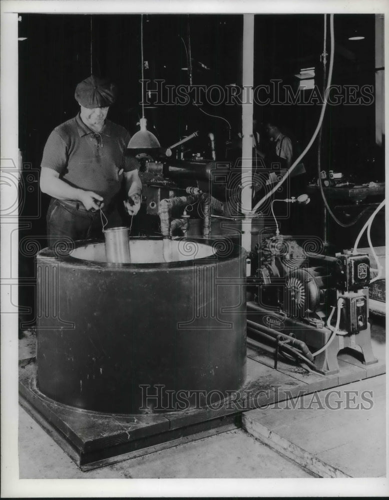 1942 Man Working Reciprocating Machine at Easy Washer Manufacturing - Historic Images