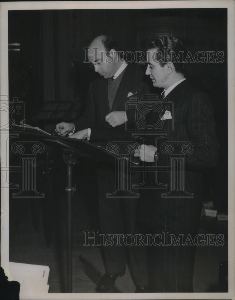 1937 Press Photo Kostelanetz &amp; Nino Martini consult Chesterfield Music Program - Historic Images