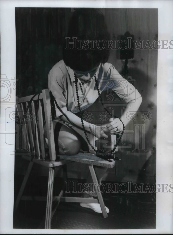 1969 Press Photo Woman Wears Dangling Jewelry While Operating Power Tool - Historic Images