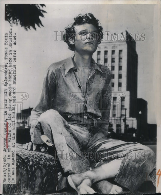 1949 Press Photo Johnny Spears From Small Town Splendora, TX Admires Houston - Historic Images