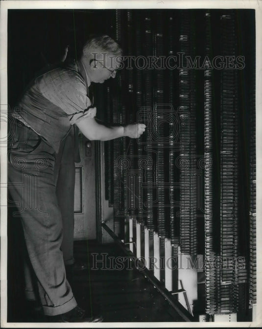 1941 Press Photo Wires connecting 3500 phones test constantly Westinghouse plant - Historic Images