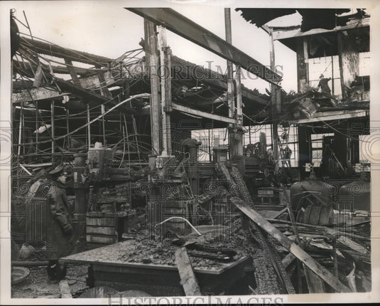 1940 Press Photo Condensor & Eng Company plant burned out in Hoboken, NJ - Historic Images