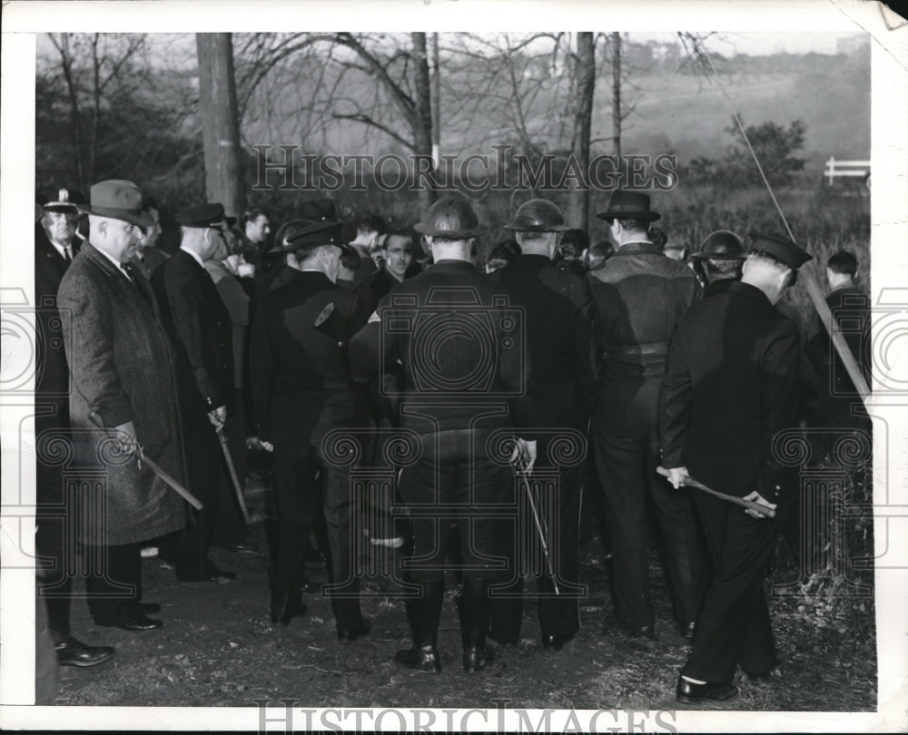 1941 Police guard Air Assoc. plant in Bendix, NJ during CIO strike - Historic Images