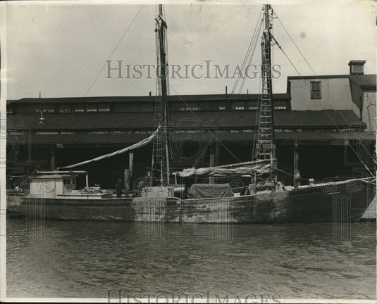 1933 Press Photo Ship Theresa & Dan craft of Capt John Hael in Norfolk, Va-Historic Images