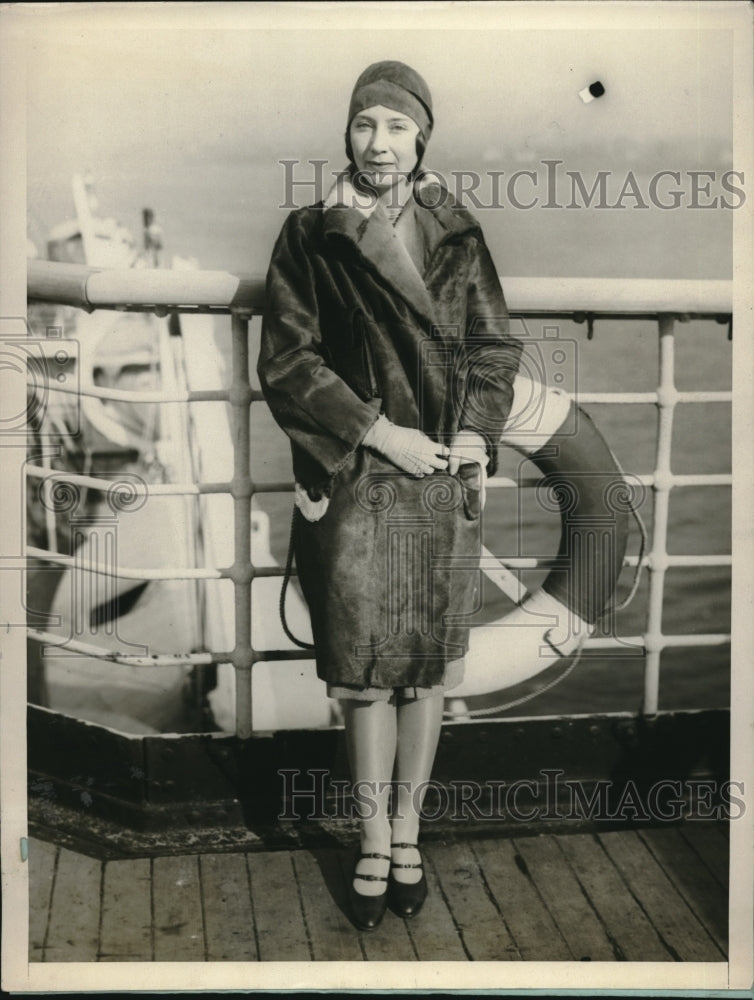 1928 Press Photo Miss Genevieve Clendinin of NYC aboard SS Majestic - Historic Images