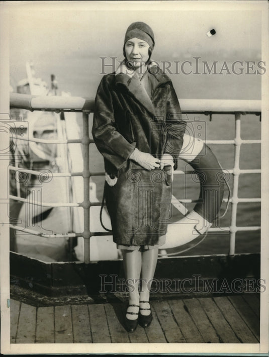 1928 Press Photo Miss Genevieve Clendinin of NYC aboard SS Majestic - Historic Images
