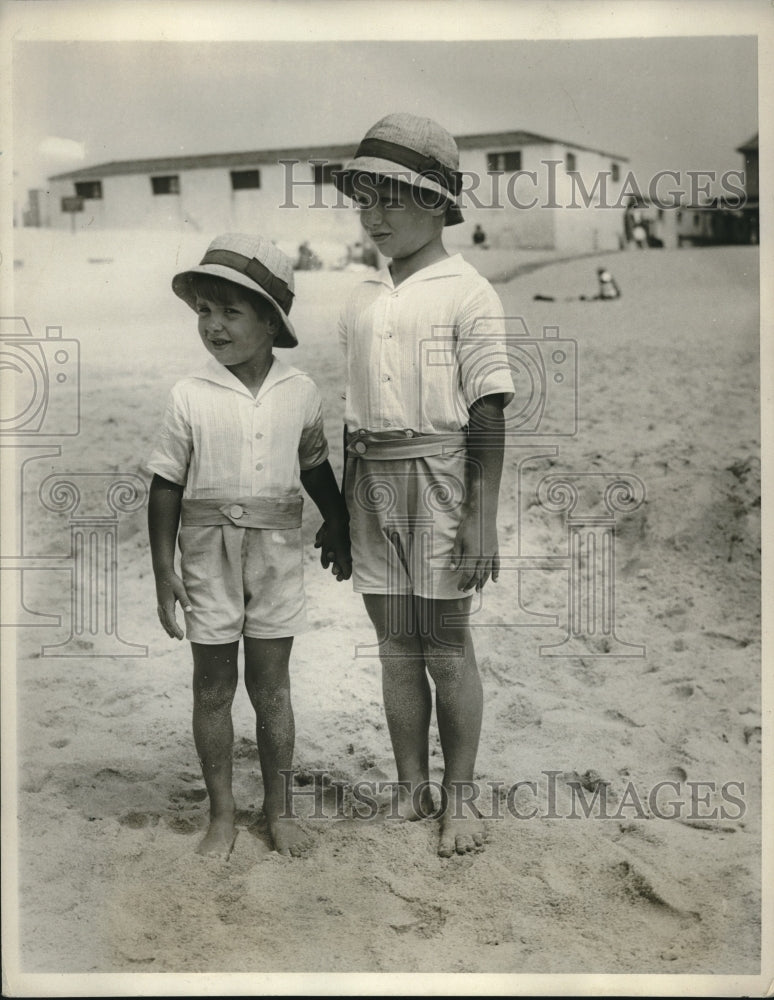 1929 Press Photo Peter &amp; Gene Taylor of New York at Southampton Beach, Long Is. - Historic Images