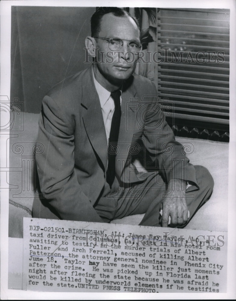 1955 Press Photo Taxi Driver James Ray Taylor Sits In Hotel Room While Waiting - Historic Images