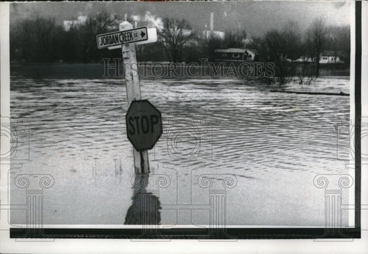 1957 Press Photo Charleston WV flood from Jordan & Elk Rivers-Historic Images