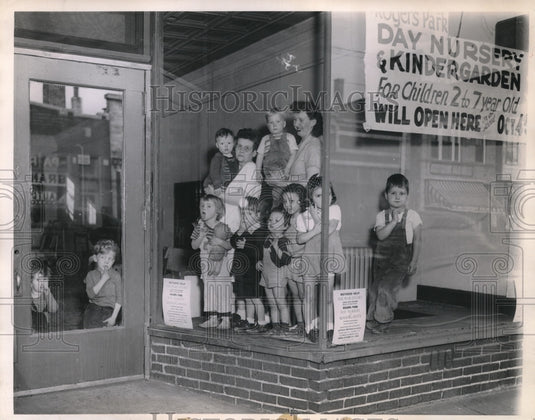 1943 Chicago, Ill. Mr & Mrs Harry Wilson & a day nursery - Historic Images