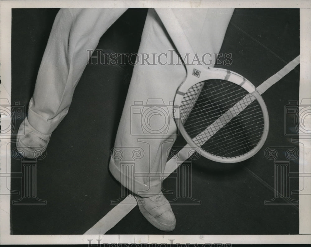 1938 Press Photo Tennis Player Brendon McCrory Posing For Foot Fault Pictures - Historic Images