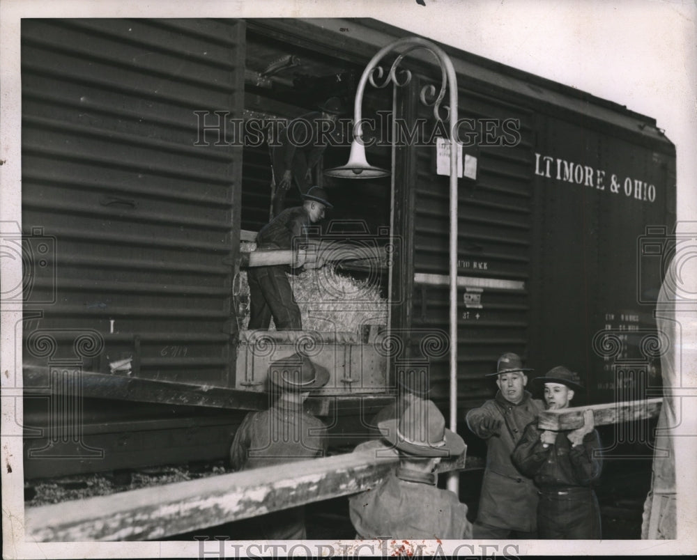 1937 Press Photo Freight car with Company B. 5th Div equipment at Ft Belvoir,Va - Historic Images