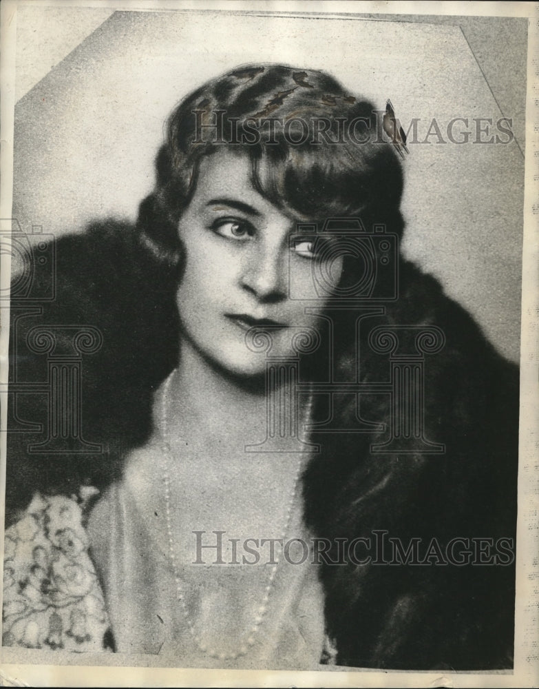 Press Photo Paula Hartley - Historic Images