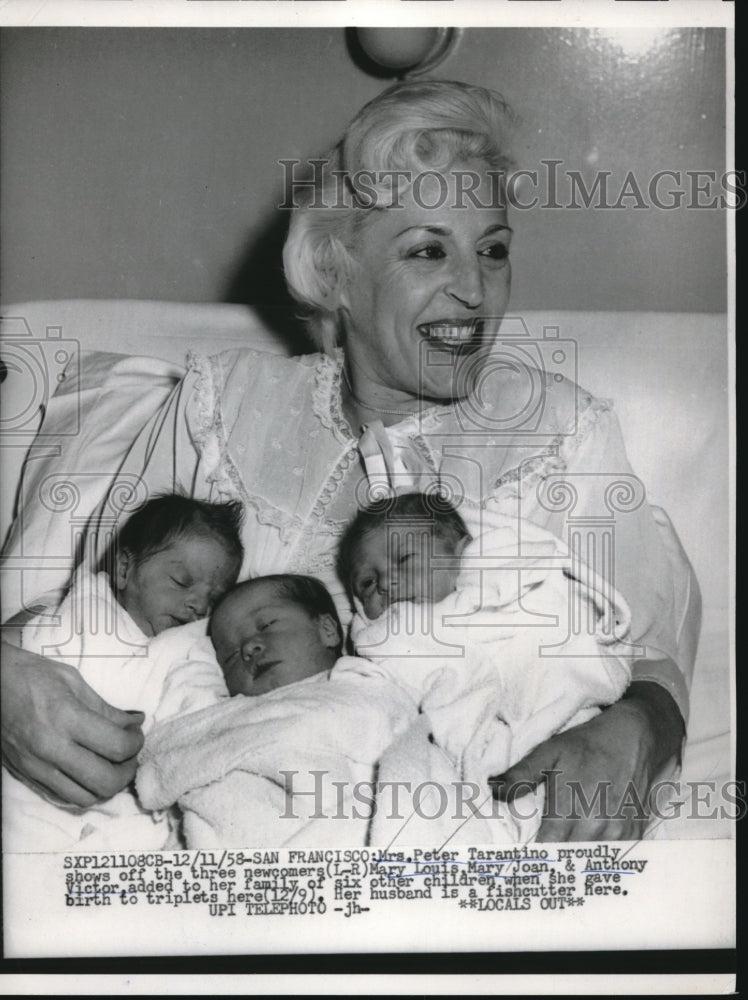 1958 Press Photo Mrs Peter Tarantino With Three Newborn Children - Historic Images