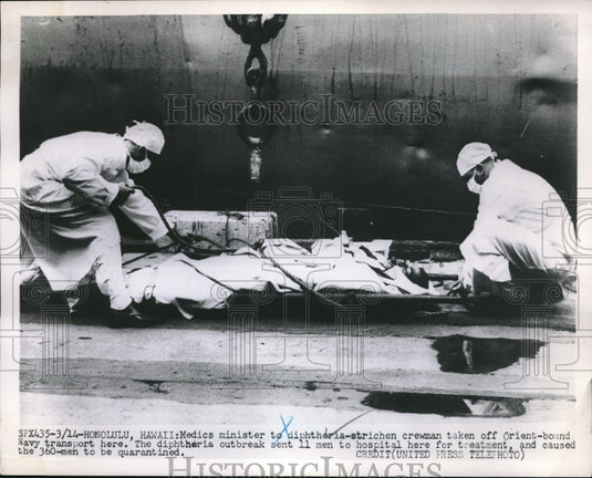 1952 Honolulu, Hawaii Medics & diphtheria victim - Historic Images