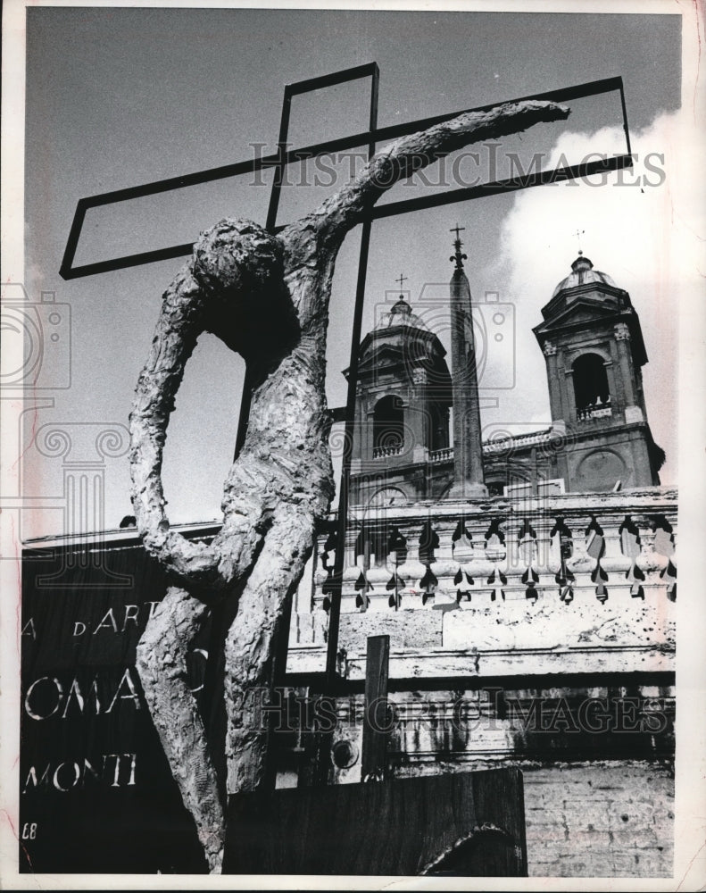 1968 Press Photo Rome, Italy crucifix by artist Hernandez of Columbia-Historic Images