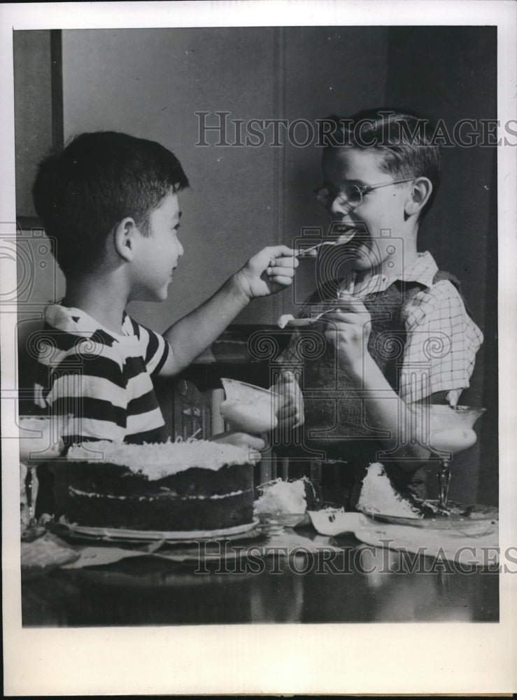 1946 Chicago, Ill Gary Walsh with polio &amp; friend H Coustan - Historic Images