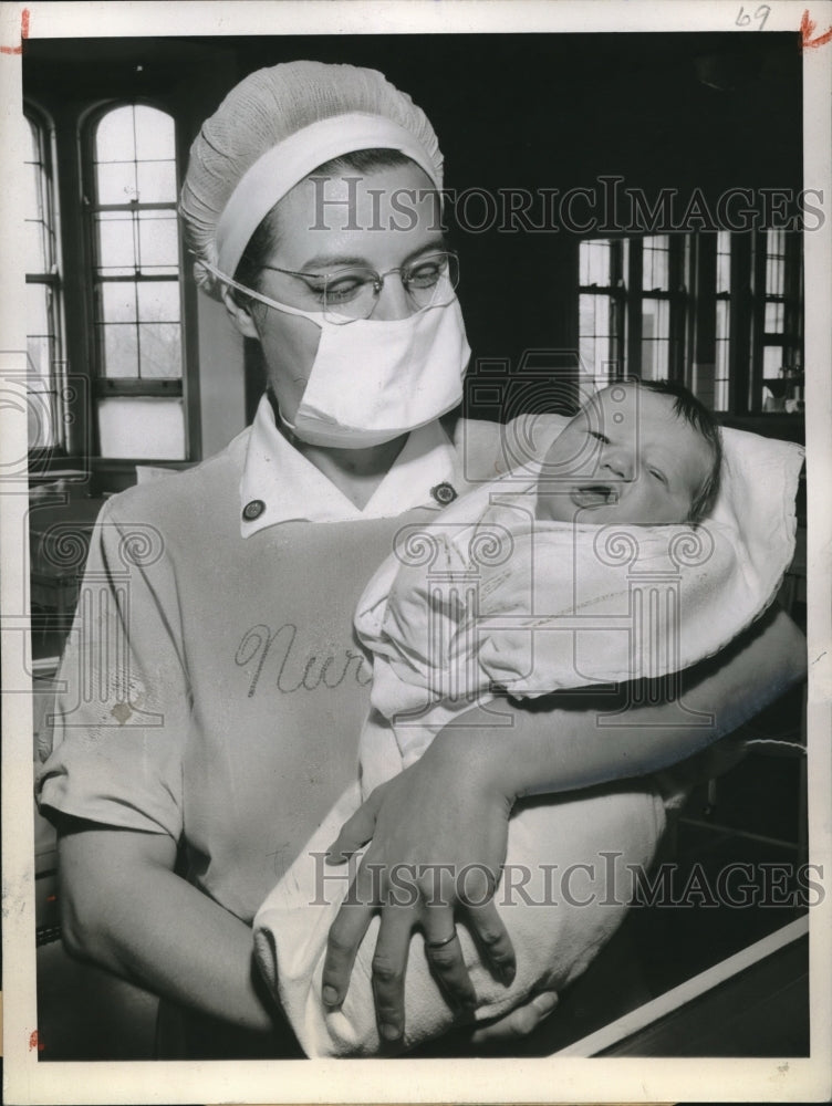 1945 Press Photo Nurse holding newborn Sharon Ann Cochran - Historic Images