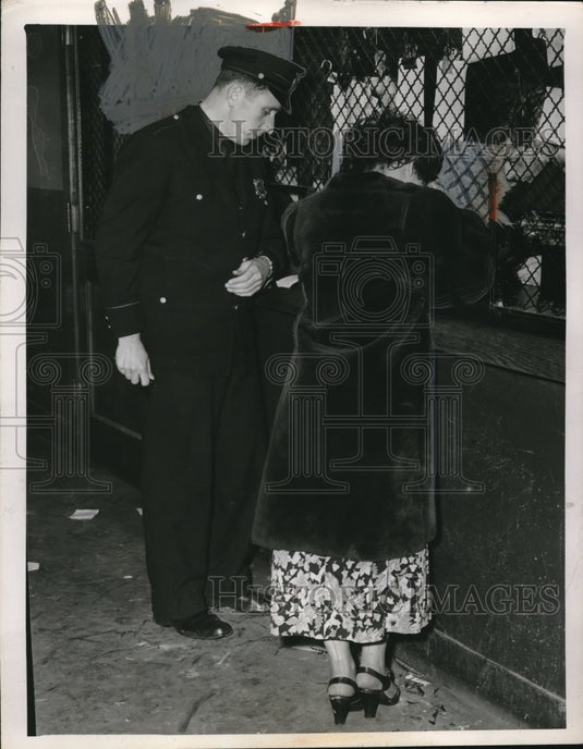 1951 Press Photo captioned "Wanna go home to mama" - Historic Images