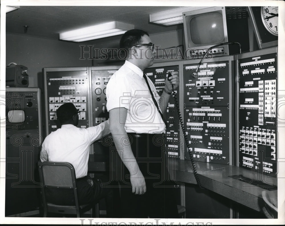 1962 Press Photo Dr MA Grodsky at Space Systems Div of Martin Co in Md - Historic Images