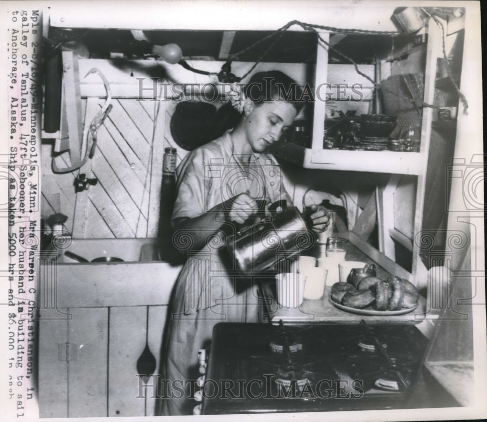 1949 Press Photo Minneapolis, Minn Mrs Warren Christiansen in a schooner galley - Historic Images