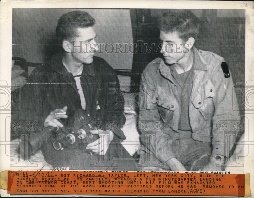 1944 Press Photo Sgt. Richard A. Taylor with PFC Charles Pepper Who Was Wounded- Historic Images