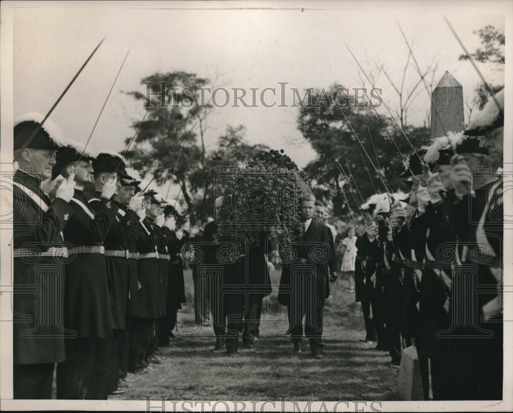 1938 Press Photo Royal S. Copeland&#39;s Casket Carried Between Arch of Swords - Historic Images