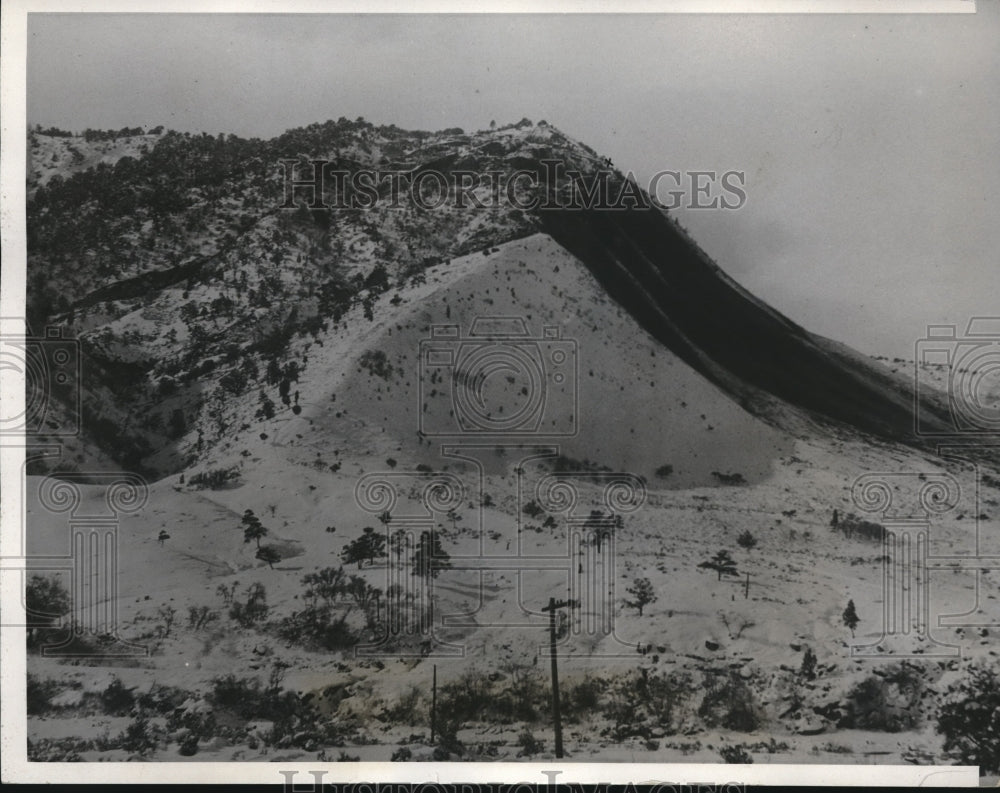 1932 Press Photo Durango,Tex.CarbonMt with landslides on 2 sides - Historic Images