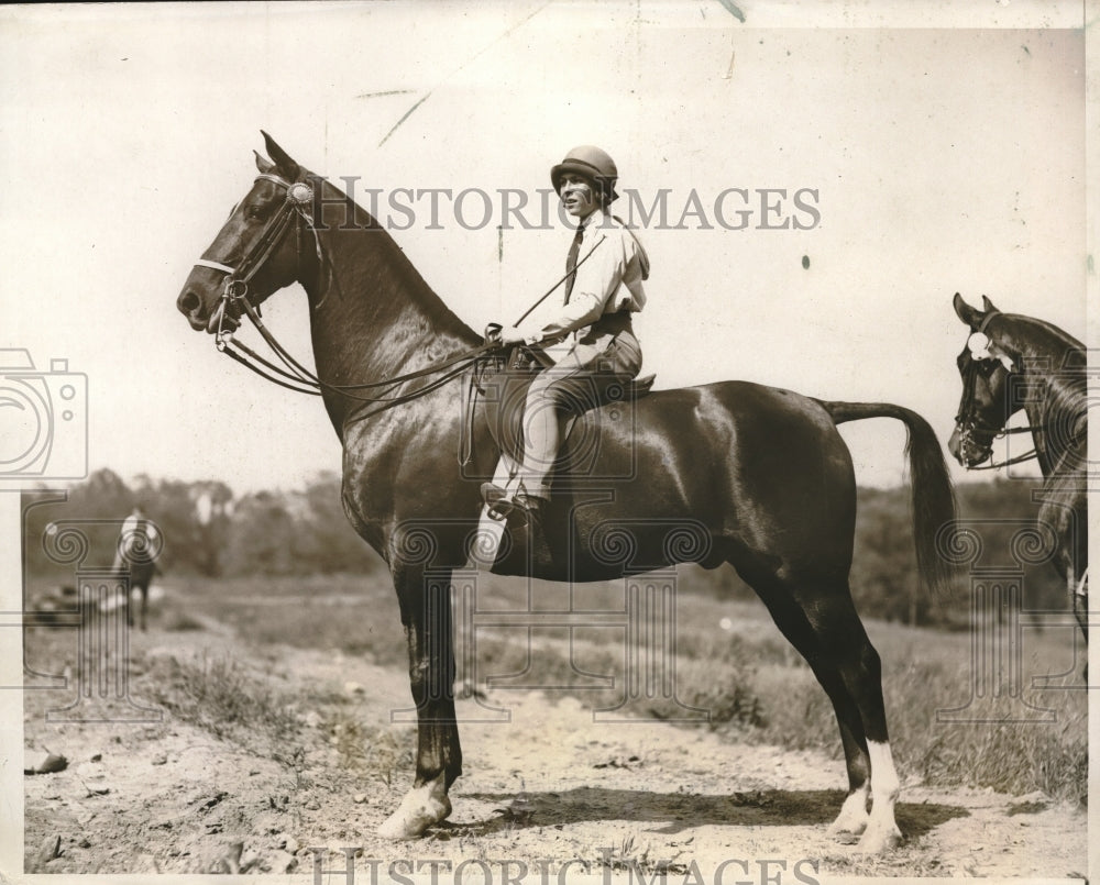 1931 Press Photo Anne Turner and "Not Named" win blue ribbon, Boulder Brook Show - Historic Images
