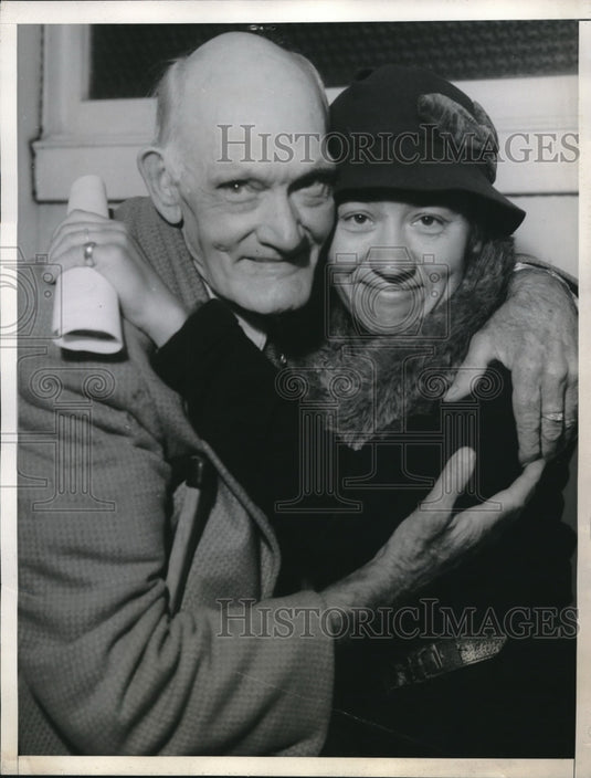 1935 Press Photo WL Brown & M Hanner age 93 get marriage license in San Diego,Ca - Historic Images