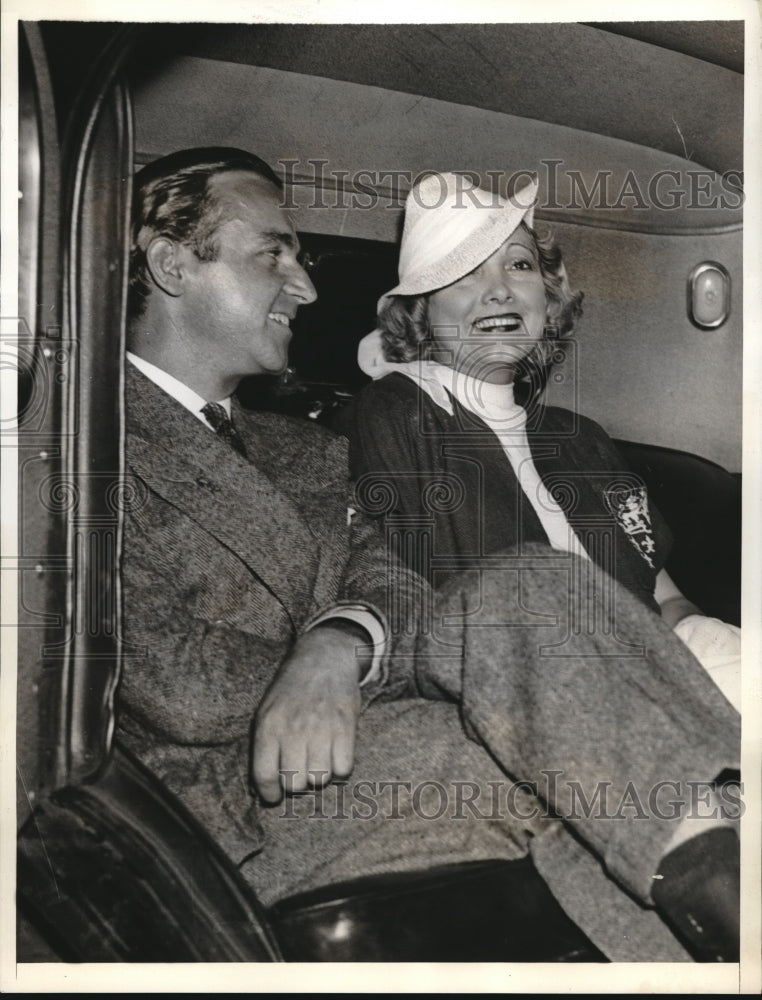 1937 Press Photo Peggy Rich with her fiance - Historic Images