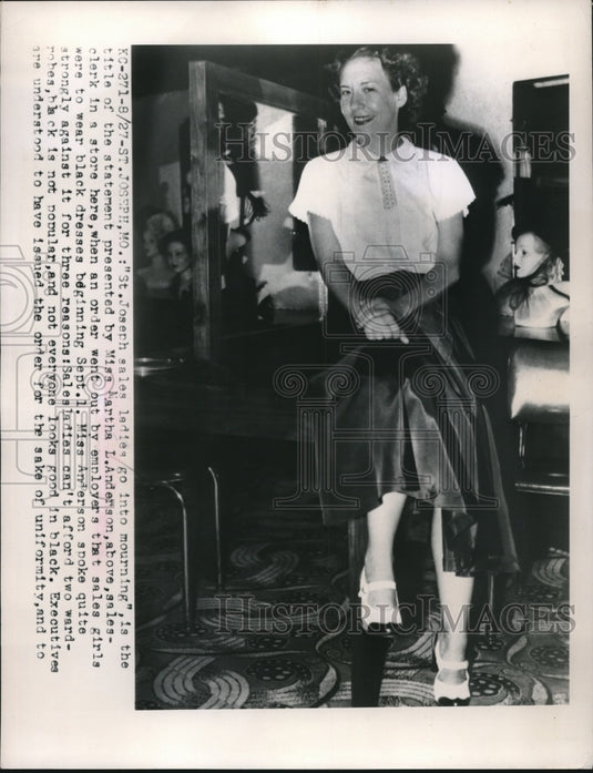 1949 Press Photo Miss Martha L. Anderson, sales clerk, St. Joseph, MO - Historic Images