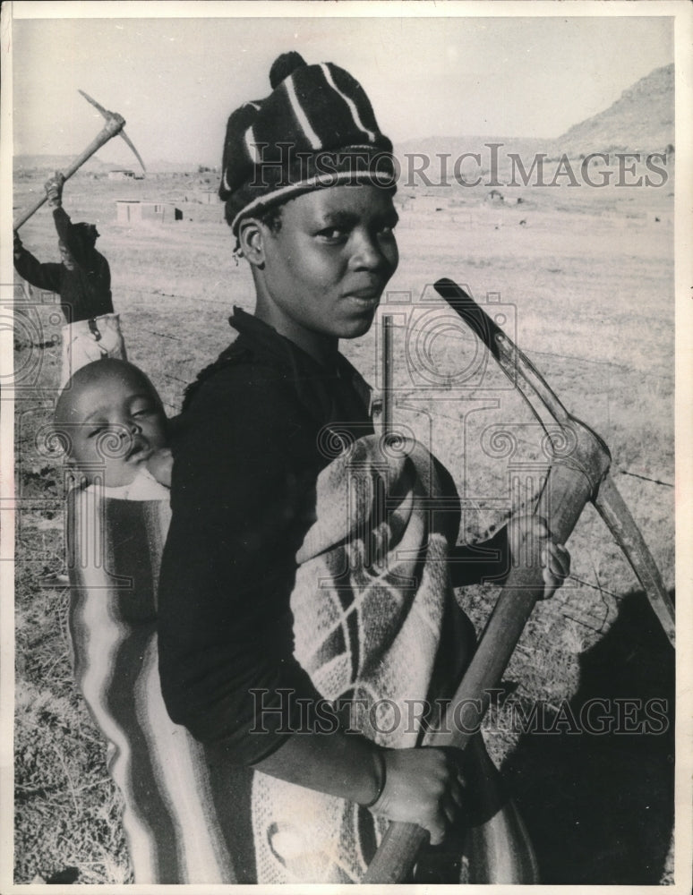 1973 Press Photo Thametlu, Lesotho Woman with Infant on Back as She Works-Historic Images