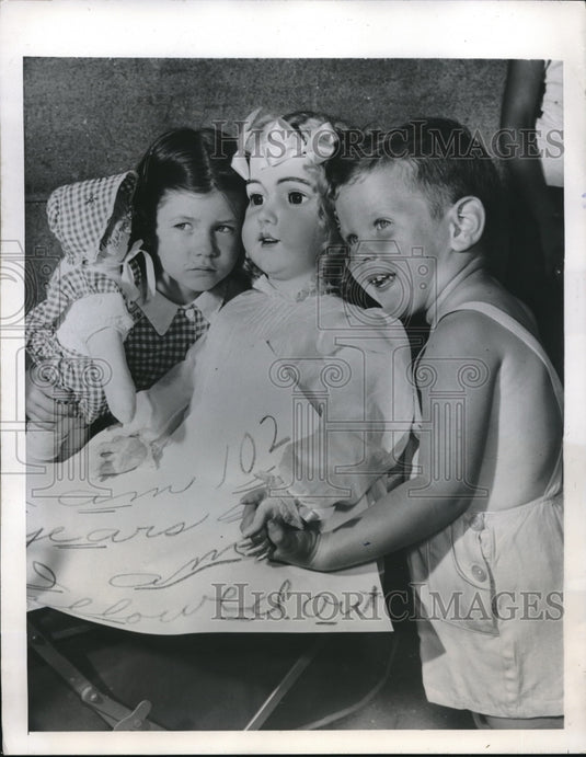 1947 Press Photo William Behan and Anita Ianni With 102 Year Old Doll - Historic Images