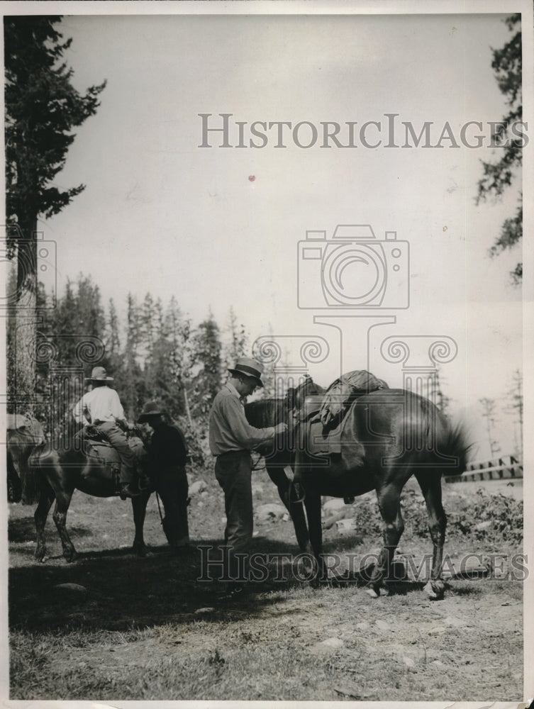 1932 Press Photo Laurence Rockefeller, horseback ridding in Jasper Natl&#39; Park - Historic Images