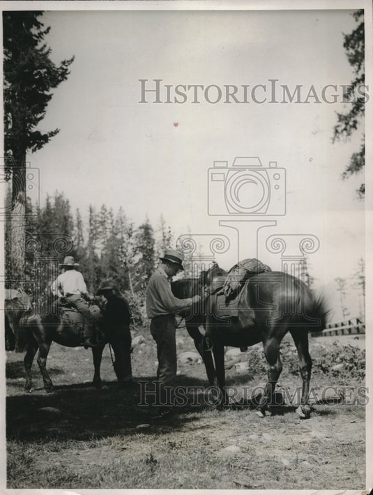 1932 Press Photo Laurence Rockefeller, horseback ridding in Jasper Natl' Park - Historic Images