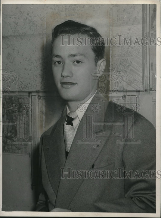 1946 Press Photo Howard Woodworth Navy radio telephoto veteran, new Seattle Mngr - Historic Images