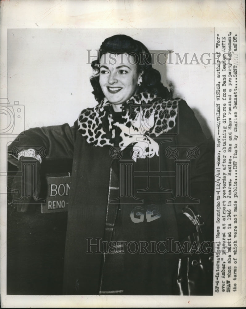 1948 Press Photo Kathleen Winsor author of Forever Amber at an airport in Reno - Historic Images