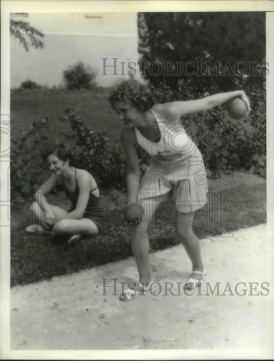 1936 Press Photo Adele Gordon & March Sherwood playing coconut Ball - neb94950 - Historic Images