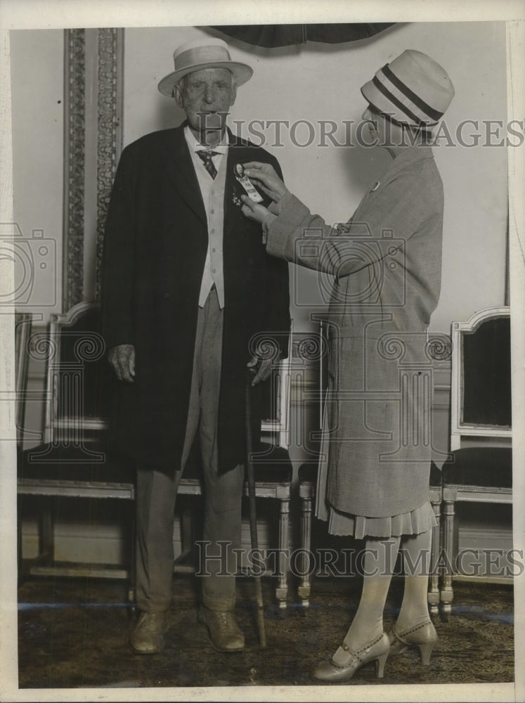 1928 Press Photo Two people shown at the Republican convention in Kansas City - Historic Images