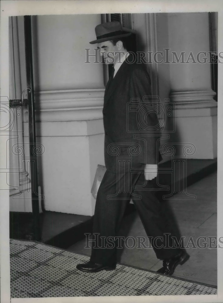 1941 US Ambassador John Winant entering the White House - Historic Images