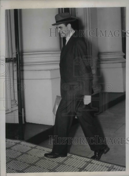 1941 US Ambassador John Winant entering the White House - Historic Images
