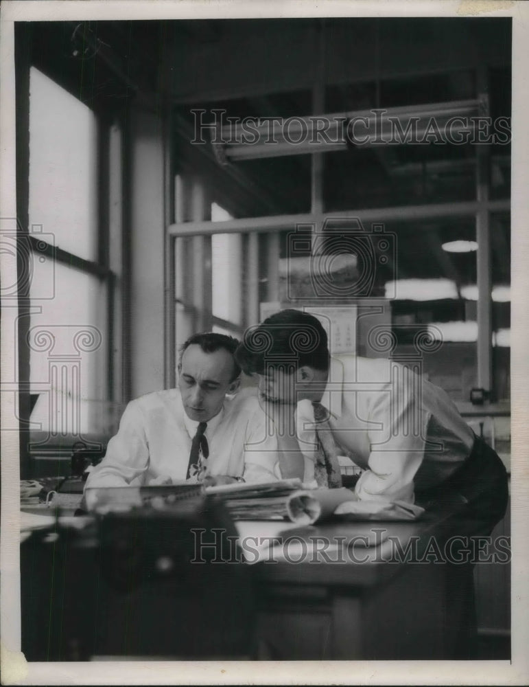 1960 Press Photo Chuck tholaben Tony Thompson Editors - Historic Images