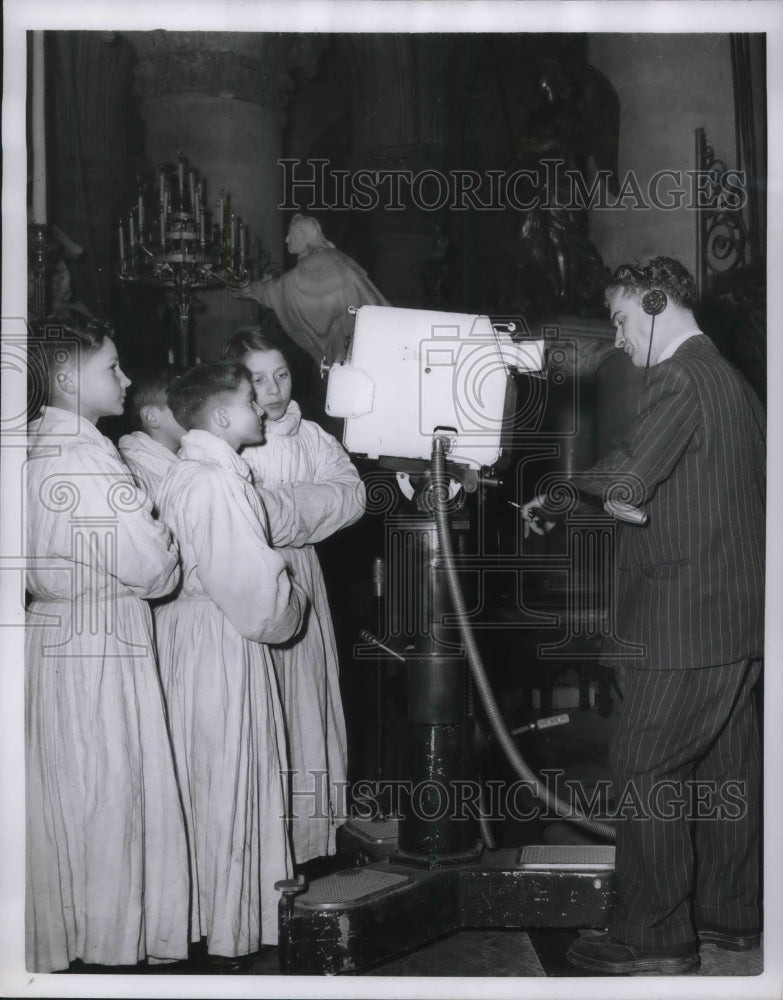 1953 Press Photo Group of Paris Choirboys sang during televise airing in France - Historic Images