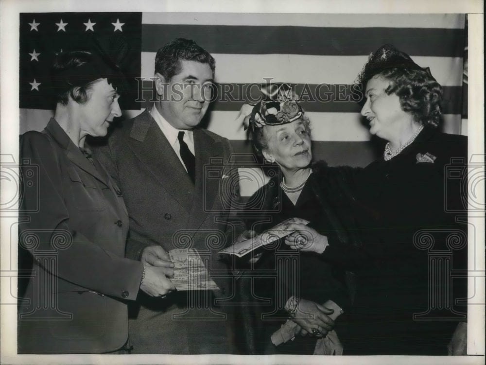 1944 Press Photo NY Newspaperwomen&#39;s Club, Dorothy Bromley, Sally MacDougall - Historic Images