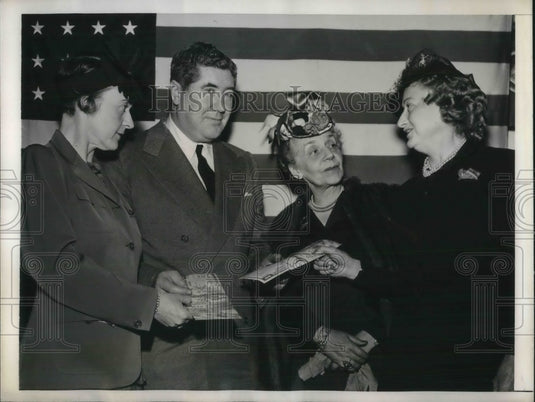 1944 Press Photo NY Newspaperwomen's Club, Dorothy Bromley, Sally MacDougall - Historic Images